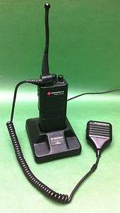   16 CHANNEL PORTABLE HAND HELD RADIO 438 470MHz mic charger  