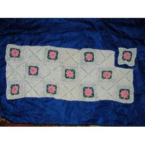   Vintage Pink Rosette Table Runner Lace Crochet 3851 