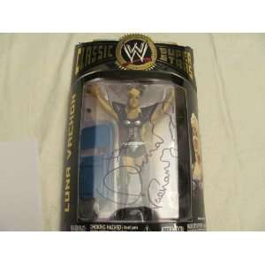   AUTO SIGNED WWE CLASSIC COLLECTOR SERIES 13 LUNA VACHON ACTION FIGURE