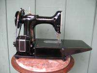 VERY LOVELY FEATHERWEIGHT SINGER 222K SEWING MACHINE W FULL 