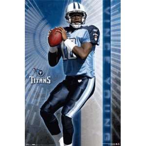  Vince Young #10 of the NFLs Tennessee Titans Sports 