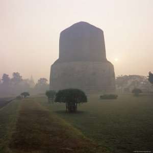 Dhamekh Stupa, Buddhist Pilgrimage Site, Sarnath, Near Varanasi, Uttar 