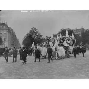   of Isadora Duncan in Paris. 4 horses drawing huge