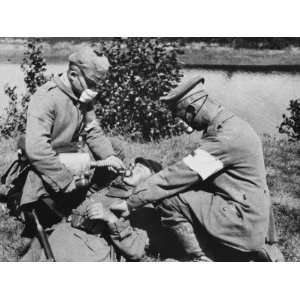  German Medics Using an Oxygen Machine on the Western Front 