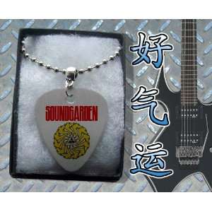  Soundgarden Metal Guitar Pick Necklace Boxed Electronics