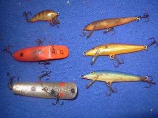 LOTS OF OLD VINTAGE AND ANTIQUE FISHING LURES LOT 1  