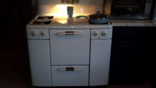 ANTIQUE/VINTAGE TAPPAN DELUXE GAS STOVE, OVEN AND BURNERS WORK  