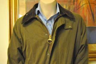 PRE OWNED BARBOUR MENS COAT VERY GOOD CONDITION SIZE C44/112CM  