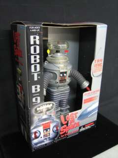 LOST IN SPACE ROBOT B 9 FIGURE BY TRENDMASTERS 1997  