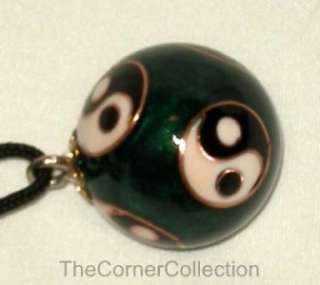 GREEN CHINESE CLOISONNE YIN YANG NECKLACE W/ BELL CHIME  