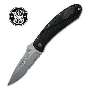  Smith and Wesson Folding Knife Silver Serrated Utility 