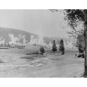  1902 photo Military post and giantess group, Upper Geyser 