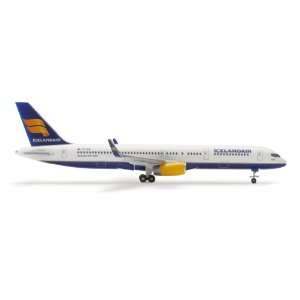  Herpa Icelandair 757 200 1/500 Toys & Games