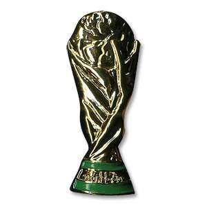  2010 World Cup 2D Trophy Pin Badge   Gold Sports 