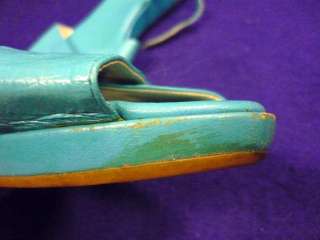 GOOD CONDITION   SMALL SCUFFS ON FRONT SIDE AND HEEL   SEE PHOTOS