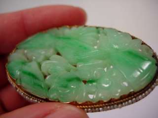 ANTIQUE CHINESE CARVED JADEITE JADE, SEED PEARL & 14K GOLD PIN  