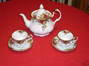 Royal Albert Old Country Roses Teapot, Md in England  
