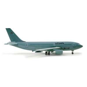    Herpa 500 Scale HE517782 Luftwaffe A310MRTT 1 500 Toys & Games