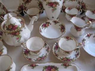 Royal Albert Old Country Roses China Set ENGLAND Full Service for 8 