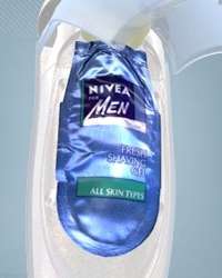 Das integrierte NIVEA FOR MEN Frischegel oder die Rasieremulsion 