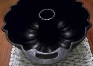 Very Nice Unmarked CAST IRON BUNDT CAKE PAN Excellent Collectible 