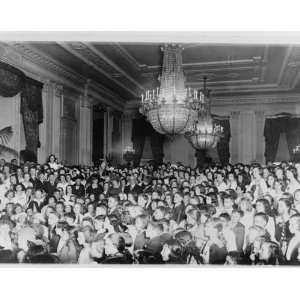  1922 June 5. photo Washington school childrens serenade of 