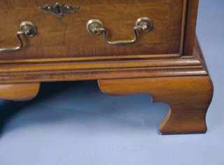 The ogee bracket feet are true to the Georgian period style and sit 