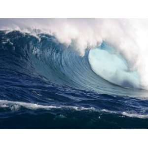  60 Foot Surf Crashes on Mauis Northshore at Peahi, Hawaii 