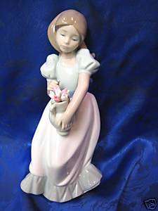 TULIP TIME FIGURINE NAO BY LLADRO #1001  